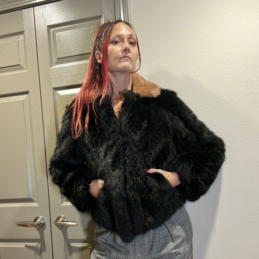 AINEA Italian black faux fur coat with contrast trim - Picture 13 of 15